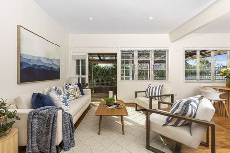 Photo of property in 42 Alice Street, Riverhead, 0820