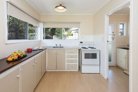 Photo of property in 2/1 Dalwhinnie Parade, Highland Park, Auckland, 2010