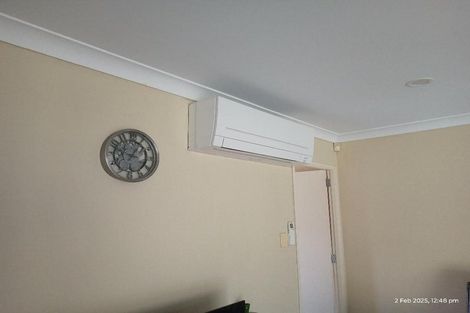 Photo of property in 16 Breon Place, Flat Bush, Auckland, 2016