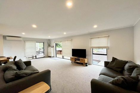 Photo of property in 2/36 Greenvalley Rise, Glenfield, Auckland, 0629