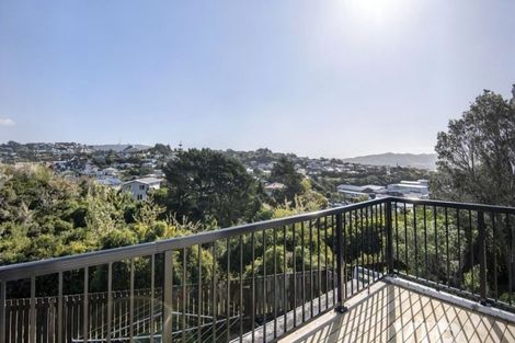 Photo of property in 2/25 Kingsbridge Place, Newlands, Wellington, 6037