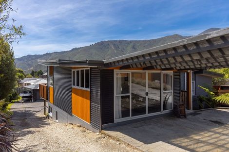 Photo of property in 11 Ranui Street, Waikawa, Picton, 7220