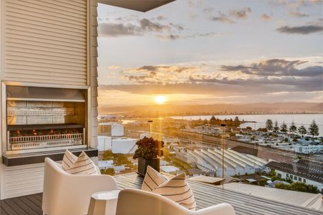 Photo of property in 40 Roslyn Road, Bluff Hill, Napier, 4110