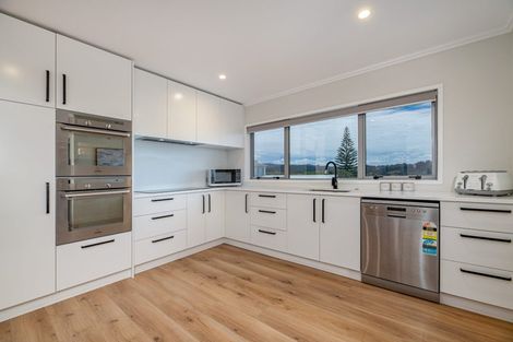 Photo of property in 16a Pine Avenue, Henderson, Auckland, 0612