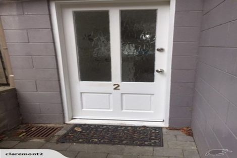 Photo of property in 24 Holdaway Avenue, Northcote, Auckland, 0627