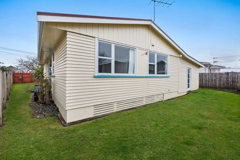 Photo of property in 9 Truby King Street, Merrilands, New Plymouth, 4312
