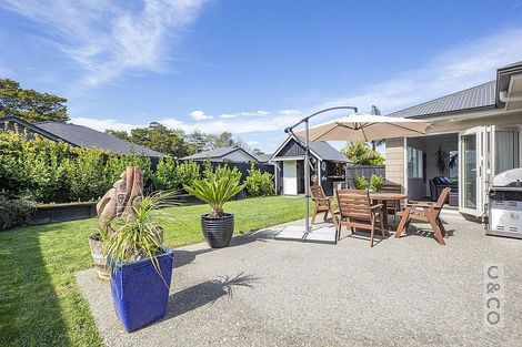 Photo of property in 8 Larmer Drive, Kumeu, 0810