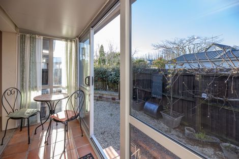 Photo of property in 2/5 Frome Place, St Albans, Christchurch, 8052