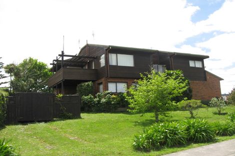 Photo of property in 1 The Crescent, Tindalls Beach, Whangaparaoa, 0930