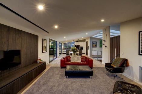 Photo of property in 34 Cedar Drive, Kelvin Heights, Queenstown, 9300