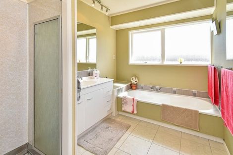 Photo of property in 5 Pettit Place, Manukau, Auckland, 2025