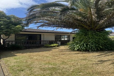 Photo of property in 2 Darlington Place, Glendene, Auckland, 0602