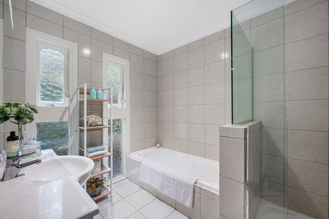 Photo of property in 16b Maunganui Road, Birkenhead, Auckland, 0626