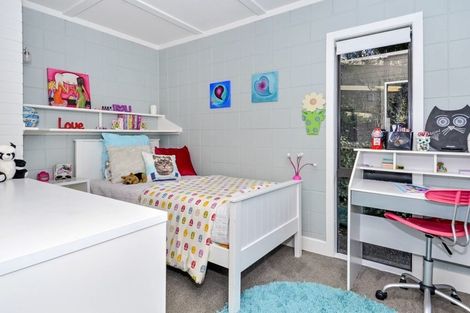 Photo of property in 73 Braemar Road, Castor Bay, Auckland, 0620