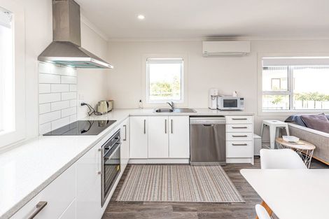 Photo of property in 43 Rangiora Street, Castlecliff, Whanganui, 4501