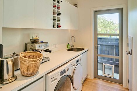 Photo of property in 79b Oroua Street, Eastbourne, Lower Hutt, 5013