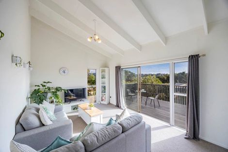 Photo of property in 1/307a Wairau Road, Totara Vale, Auckland, 0627