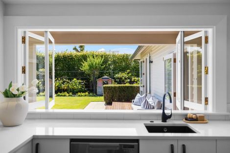 Photo of property in 100 Winchester Street, Merivale, Christchurch, 8014