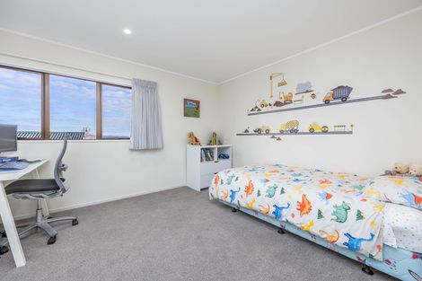 Photo of property in 2/33-35 Teal Crescent, Beach Haven, Auckland, 0626