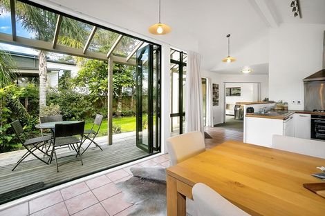 Photo of property in 22a Walker Road, Point Chevalier, Auckland, 1022