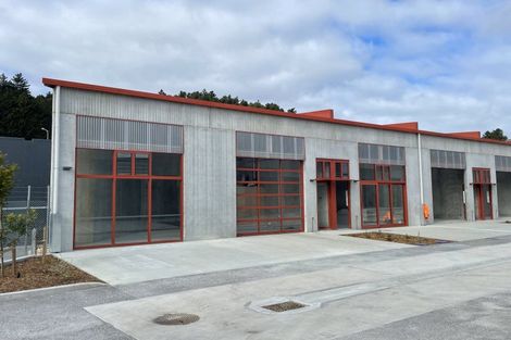 Photo of property in 1 Ara Paiwhenua, Tawa, Wellington, 5028