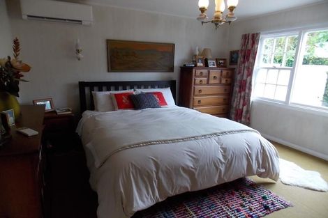 Photo of property in 2 Freemans Way, Pinehaven, Upper Hutt, 5019