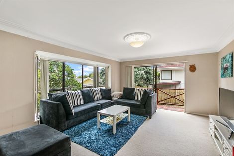 Photo of property in 2/10 Redoubt Road, Goodwood Heights, Auckland, 2105