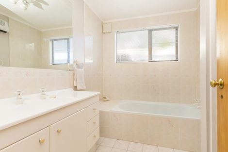 Photo of property in 52 Leeward Drive, Whitby, Porirua, 5024