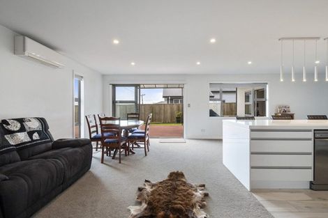 Photo of property in 27 Silicon Way, Fitzherbert, Palmerston North, 4410