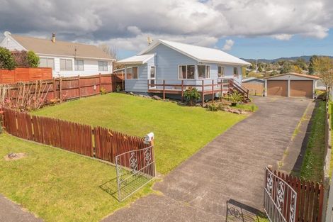 Photo of property in 12 Imperial Place, Henderson, Auckland, 0612