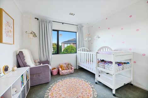 Photo of property in 19 South Kensington Way, Henderson, Auckland, 0612