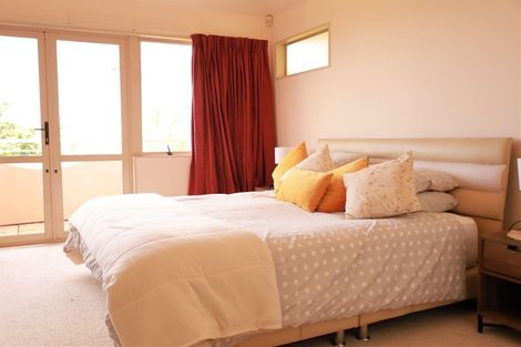 Photo of property in 2/26 Orchard Road, Waiake, Auckland, 0630