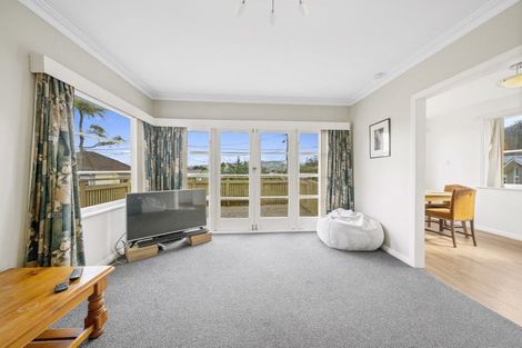 Photo of property in 6 Glen Alice Grove, Naenae, Lower Hutt, 5011