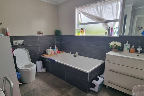 Photo of property in 165 Carlisle Road, Northcross, Auckland, 0632