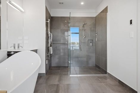 Photo of property in 57 Omokoroa Road, Omokoroa, 3114