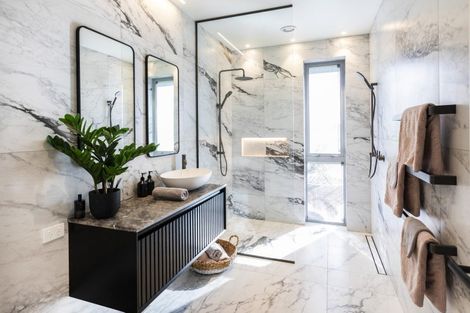 Photo of property in 15 Omeo Crescent, Redcliffs, Christchurch, 8081