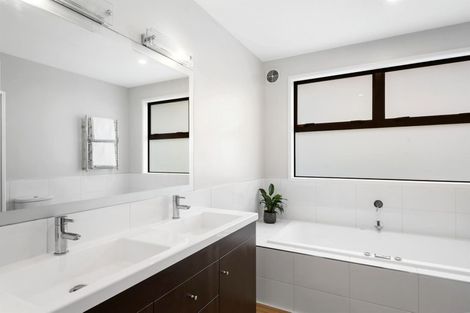 Photo of property in 216 Greenhithe Road, Greenhithe, Auckland, 0632