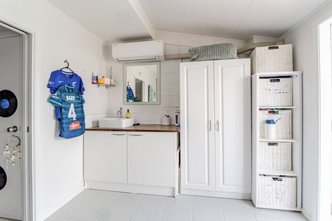 Photo of property in 38 Waiwaka Terrace, Strandon, New Plymouth, 4312