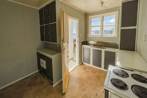 Photo of property in 33 Matatiro Street, Titahi Bay, Porirua, 5022