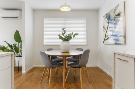 Photo of property in 8a Steen Place, Mangere Bridge, Auckland, 2022