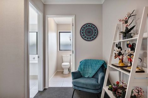 Photo of property in 122 Pohutukawa Place, Waiwhakaiho, New Plymouth, 4312