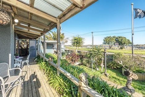 Photo of property in 2 Wharf Street, Castlecliff, Whanganui, 4501