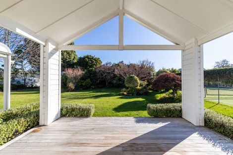 Photo of property in 27 Neeve Road, Taradale, Napier, 4112