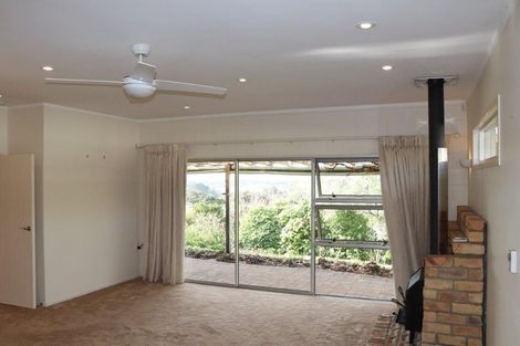 Photo of property in 547 Glenfield Road, Glenfield, Auckland, 0629