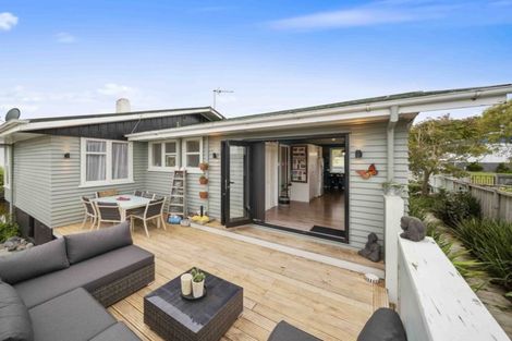 Photo of property in 28 Grenville Street, Marfell, New Plymouth, 4310