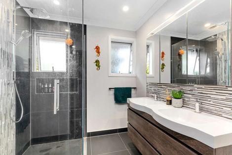 Photo of property in 16 Autumn Avenue, Glen Eden, Auckland, 0602