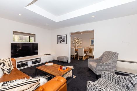 Photo of property in 30 Drayton Drive, Mount Pleasant, Christchurch, 8081