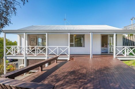 Photo of property in 2/26 Barbados Drive, Unsworth Heights, Auckland, 0632