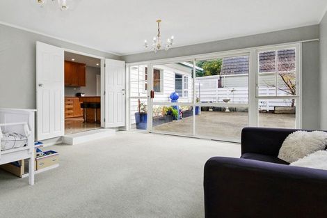 Photo of property in 7 Saint Hildas Glade, Tawa, Wellington, 5028