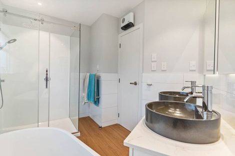 Photo of property in 7 Blyton Lane, Pakuranga Heights, Auckland, 2010